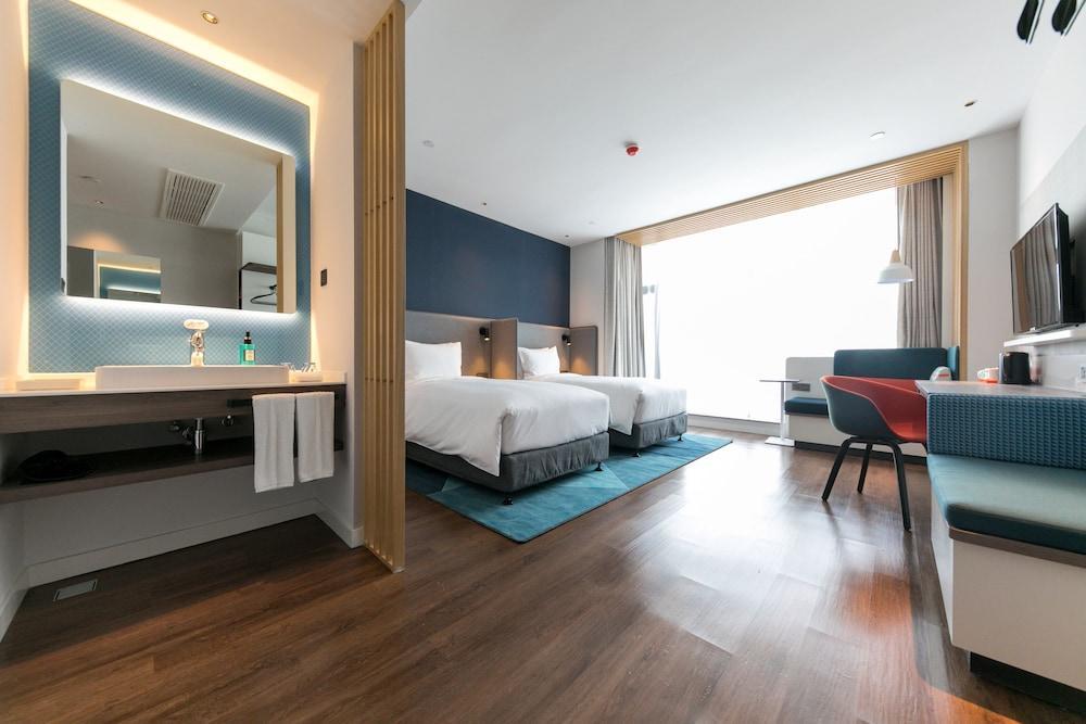 Holiday Inn Express Shanghai Tangzhen By Ihg - 20 Mins To Pvg Airport And Disney Land