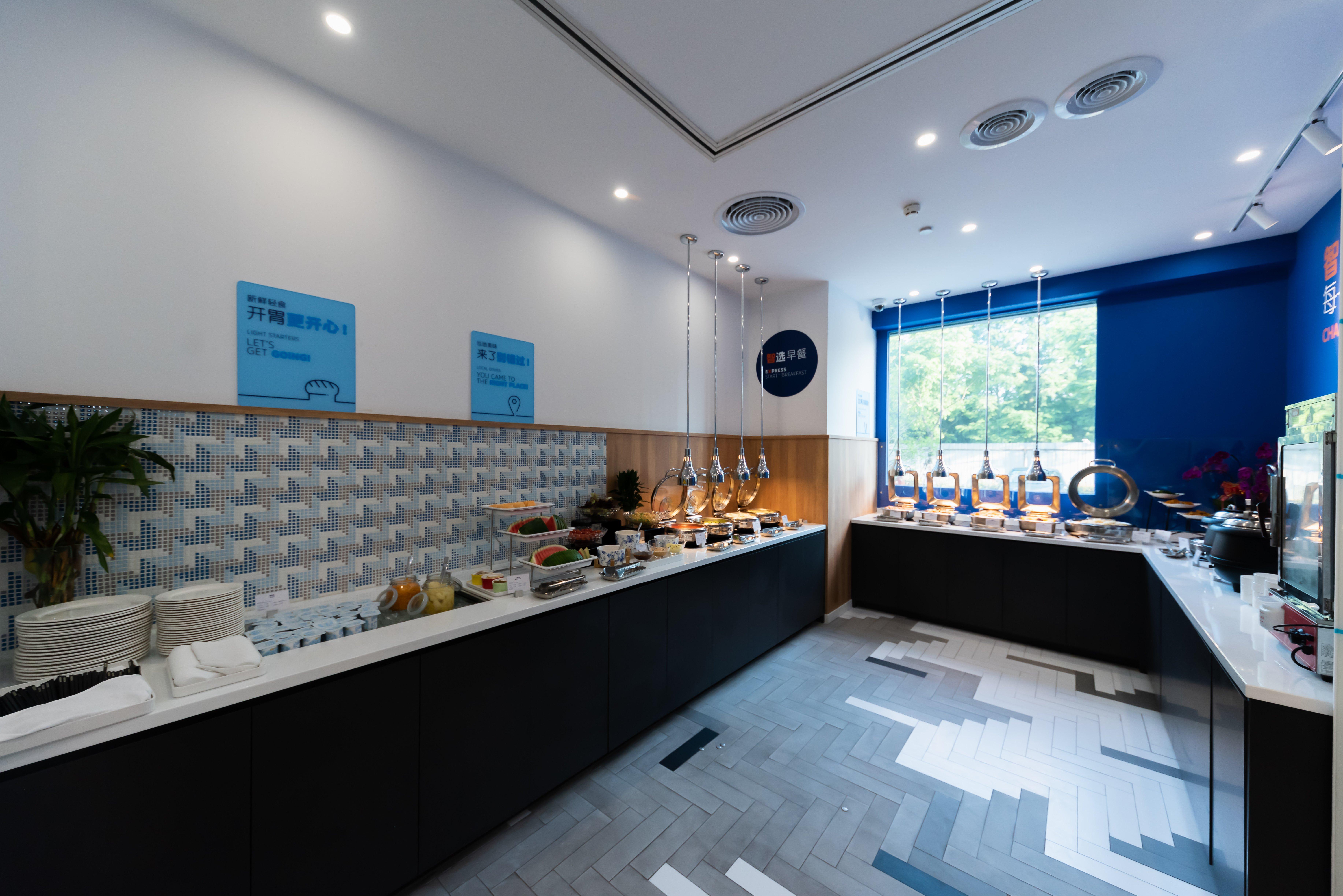Holiday Inn Express Shanghai Tangzhen By Ihg - 20 Mins To Pvg Airport And Disney Land 4*